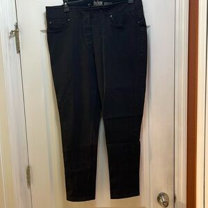 Black skinny jeans with cuff